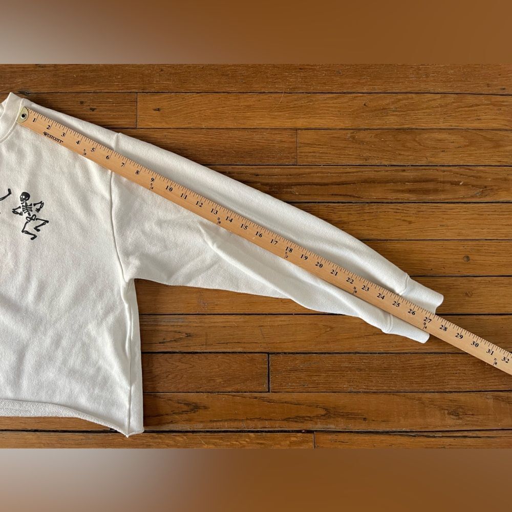 Small White Uncharted Threads/Paper store Cropped Sweatshirt Dancing Skeletons - Picture 7 of 10